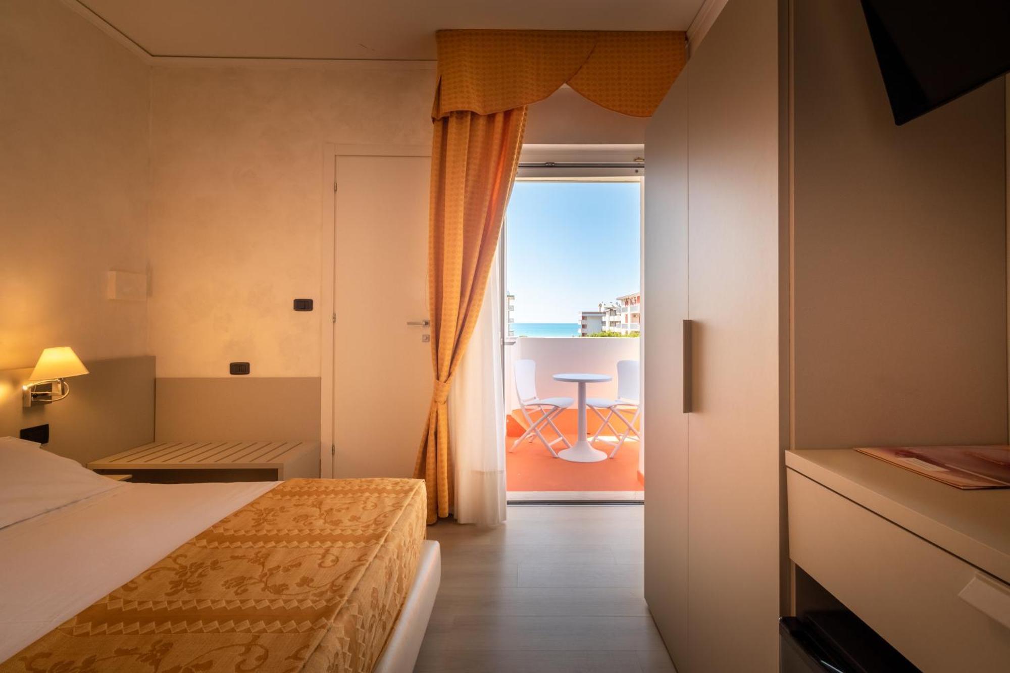 Continental B&B City Hotel Bibione Oda fotoğraf